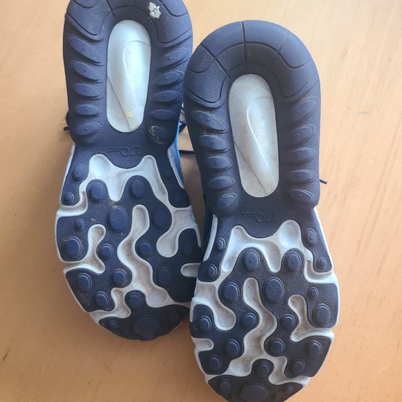 Nike Air Max 270 - Picture 4 of 4